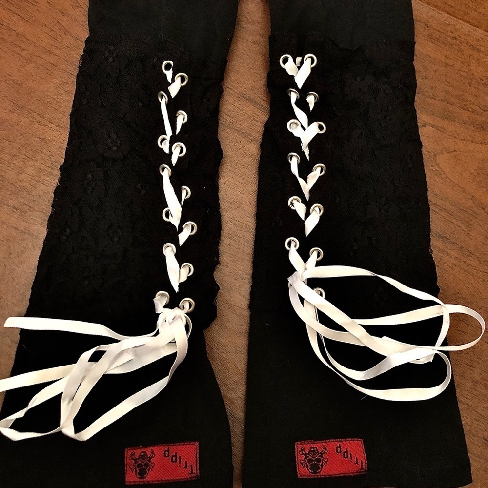 Vintage 👀 Tripp black lace/lace up fingerless arm warmers